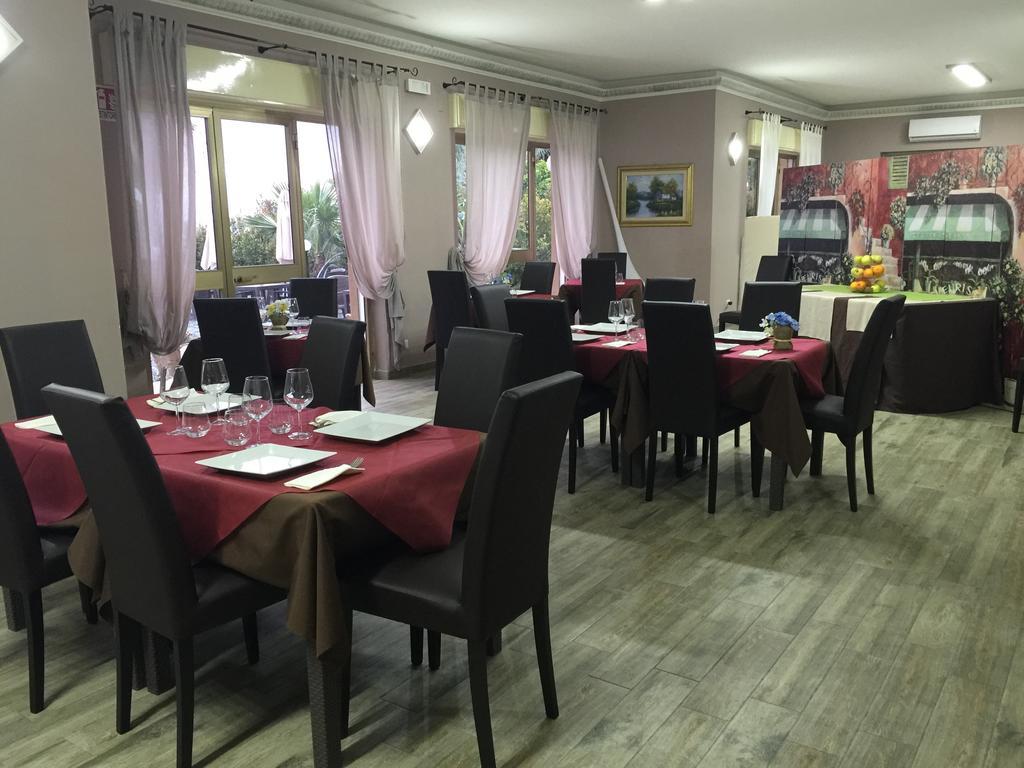 Chrismare Hotel Mazzeo Exteriör bild