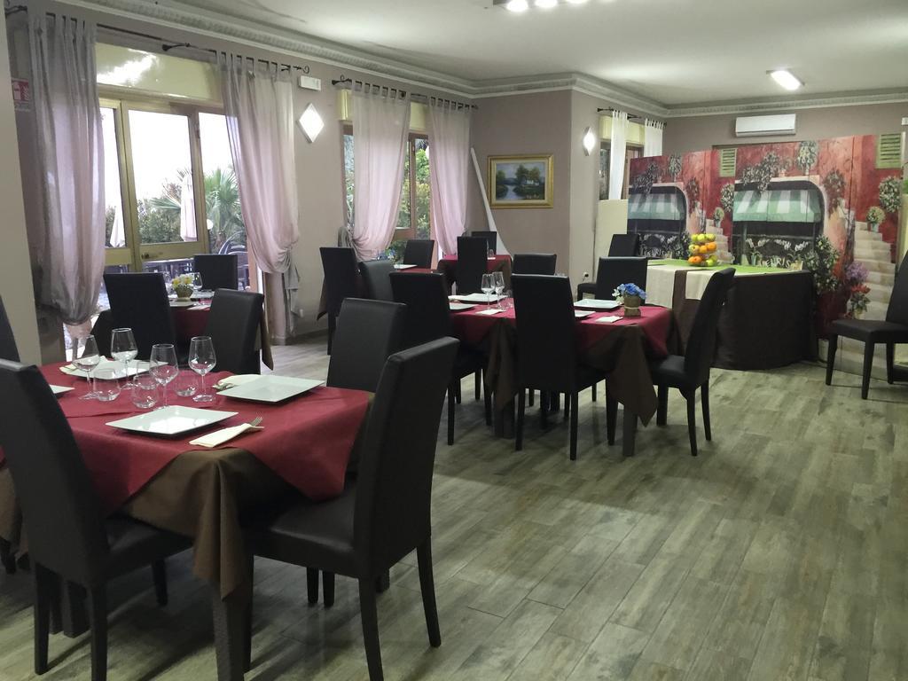 Chrismare Hotel Mazzeo Exteriör bild
