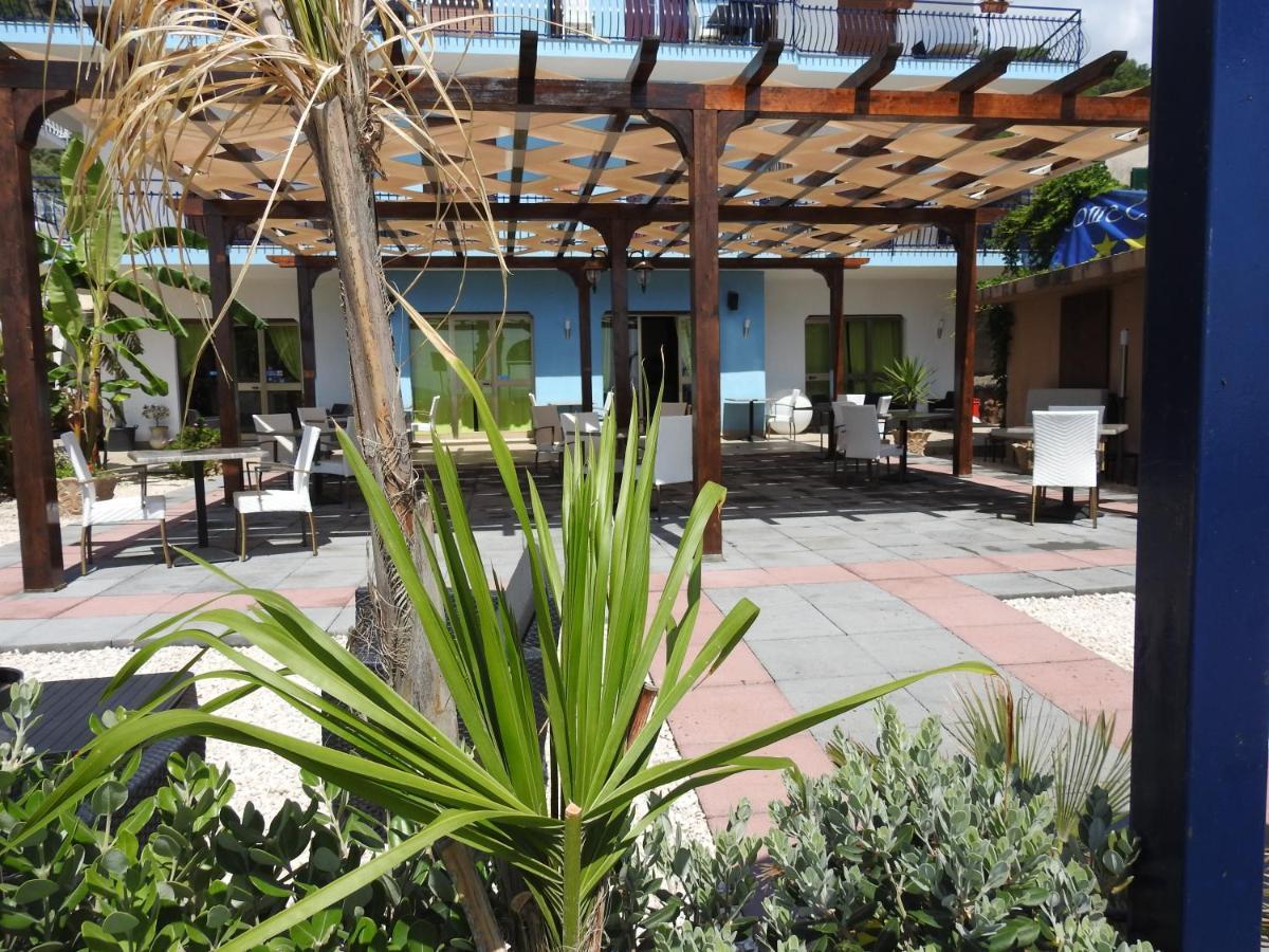 Chrismare Hotel Mazzeo Exteriör bild